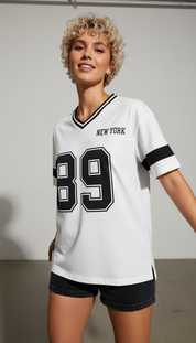 LaBellaa's '89' V-hals T-shirt - Relaxed Sporty Stijl