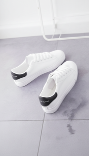 Delainey's - Vrouwen Contrasterende Hieltab Sneakers