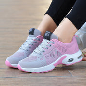 Sportieve dames schoenen met mesh en roze accenten vooraanzicht