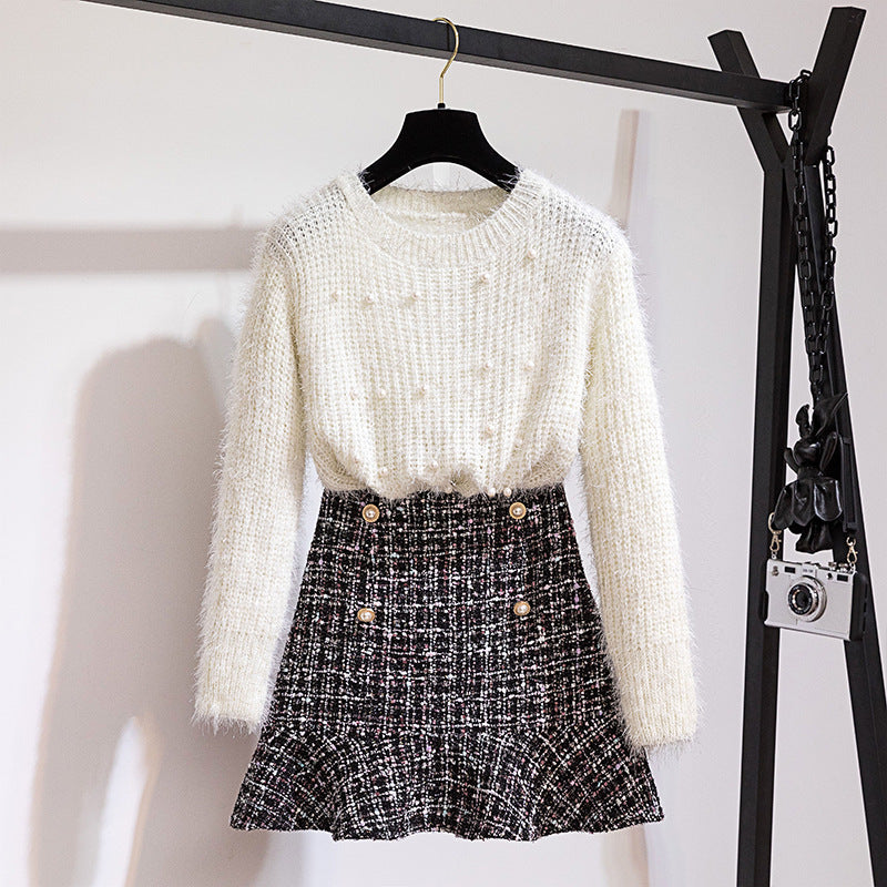 Sweater met parels wit met rokje zwart patroon vooraanzicht