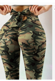Legging met camouflageprint en strikdetail vooraanzicht