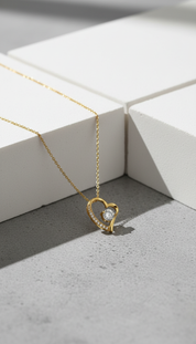 Stijlvolle gouden hart ketting voor dames met fonkelende steen van Labellaa