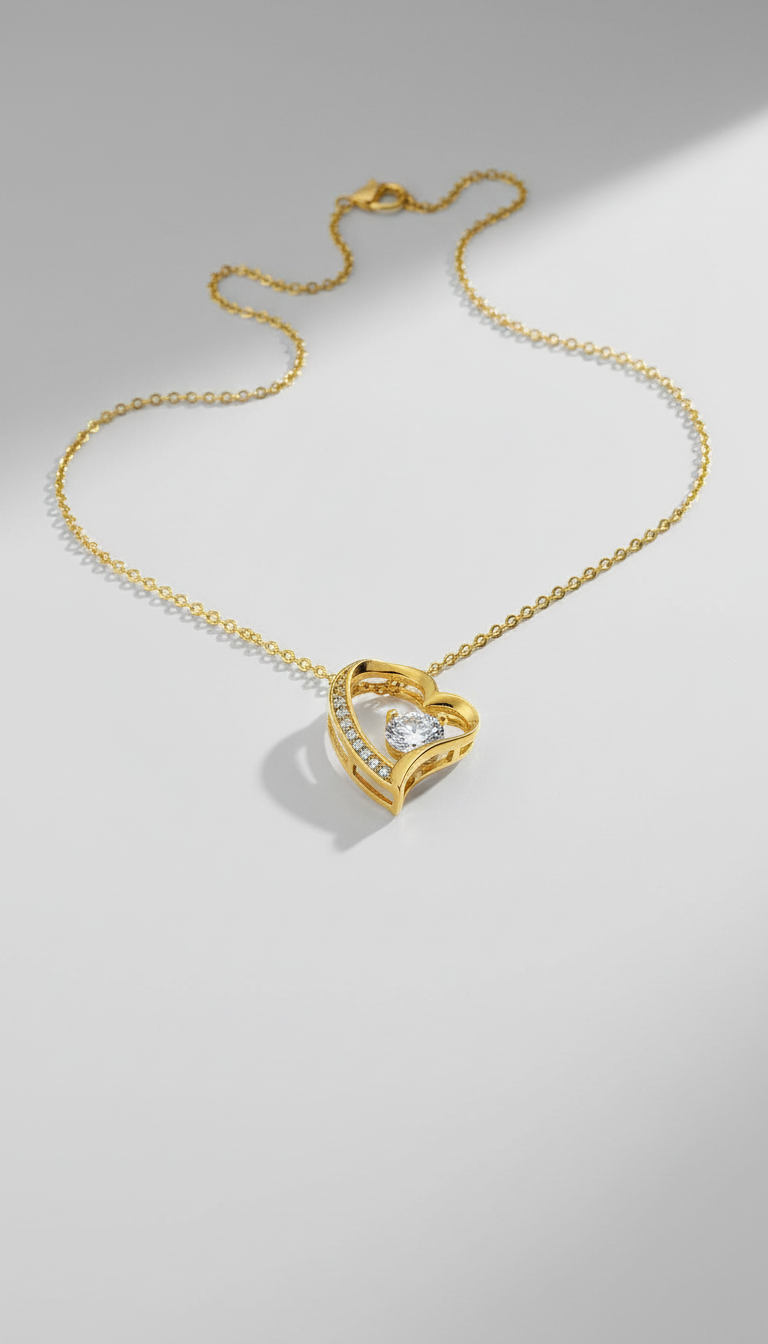 Gouden dames ketting met open hartvormige hanger en verfijnde afwerking Labellaa