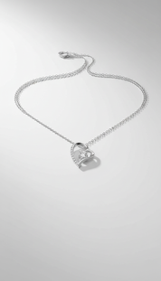 Zilveren dames ketting met hartvormige hanger en subtiele steentjes van Labellaa